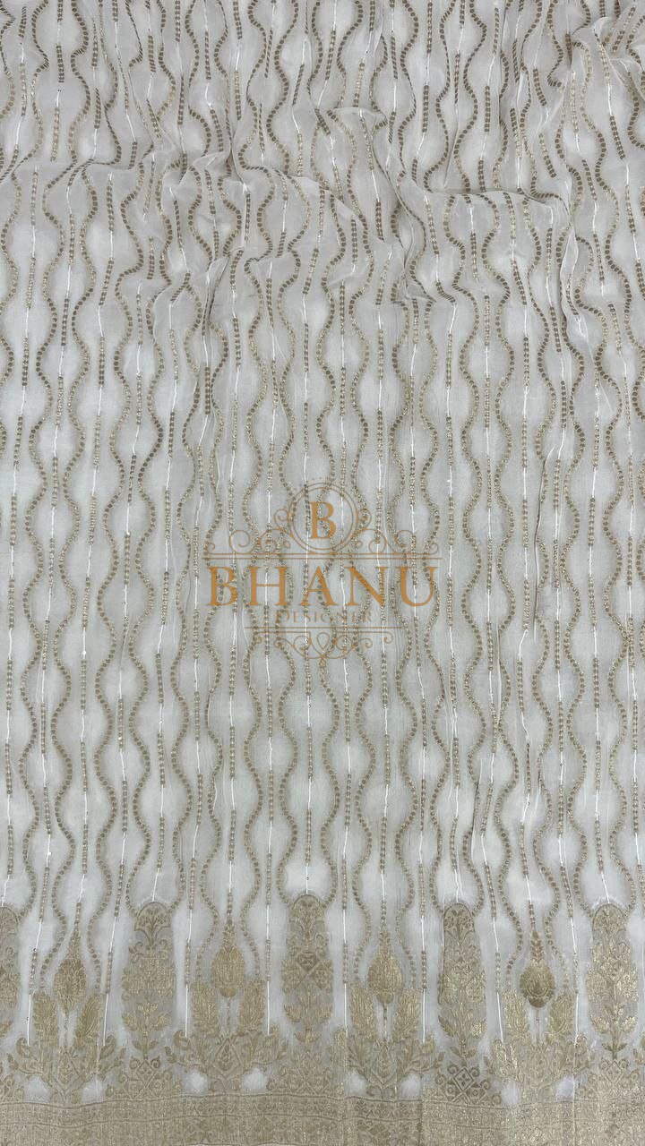 Ivory with gold wave columns - fabric by the metre