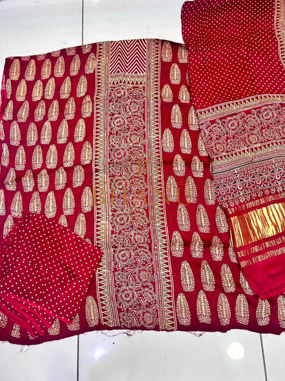 Red brocade with gold, cut set - fabric by the metre