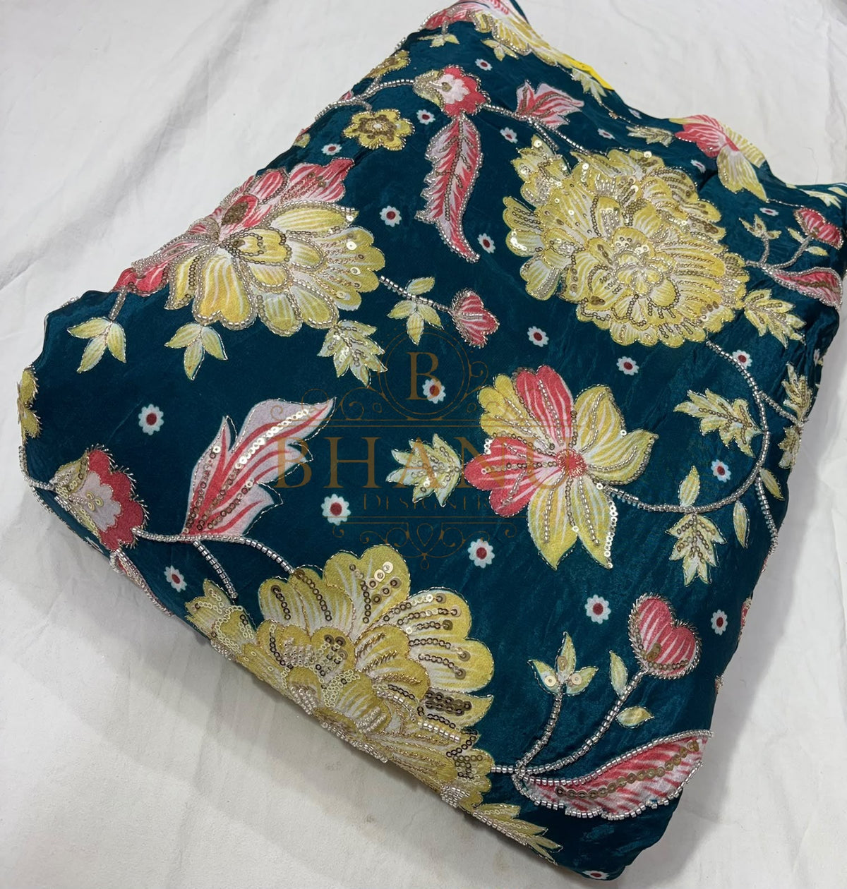 Silk organza with large flowers and cut-dana sequins